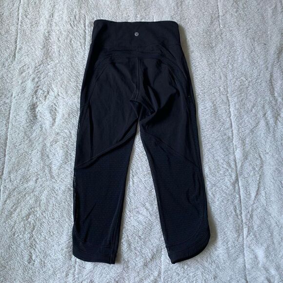 Lululemon Cropped Athletic Mesh Dotted Leggings - Picture 1 of 8